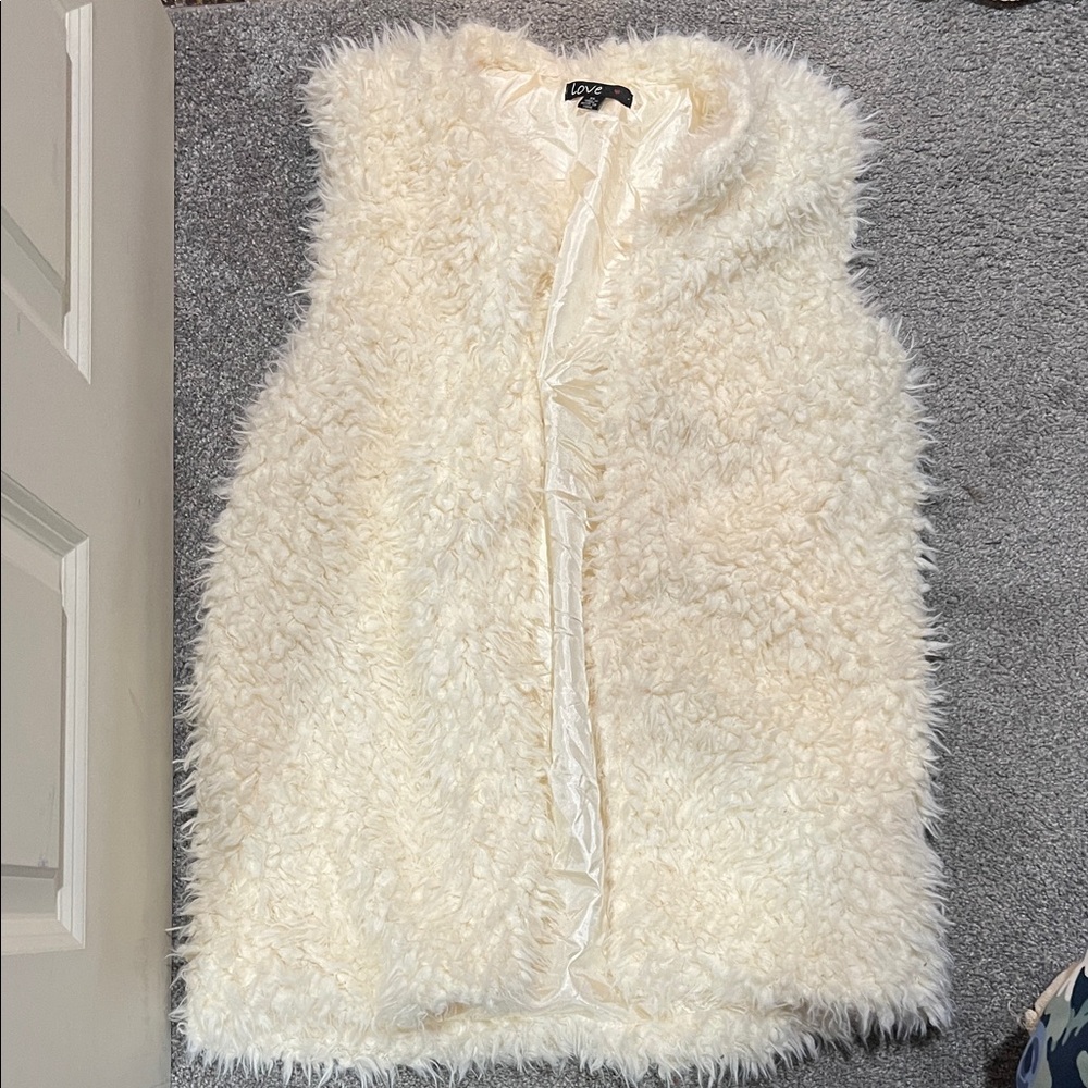 Fuzzy fleece vest women’s